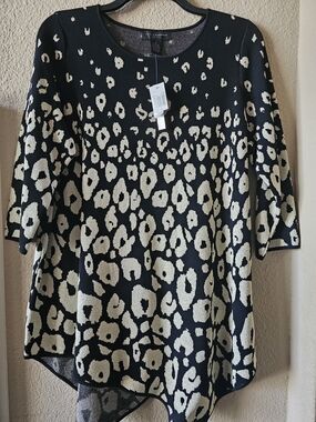 NWT Grace Elements Black and Cream Animal-Print Tunic Sweater